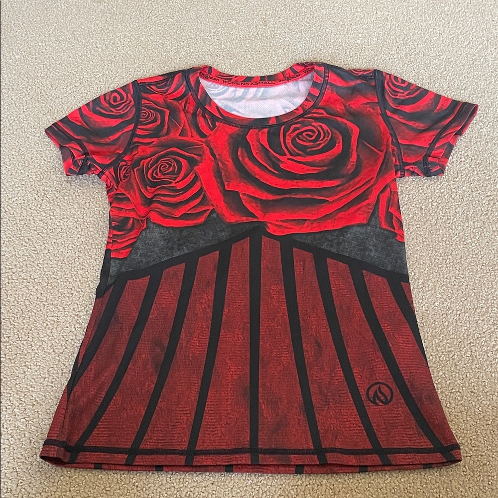 Ink Burn Women’s X-Small Red Rose Graphic tech active shirt

Excellent shape!